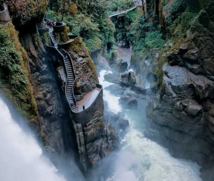 Pailón del Diablo Waterfall, Near Baños, Tungurahua, Ecuador